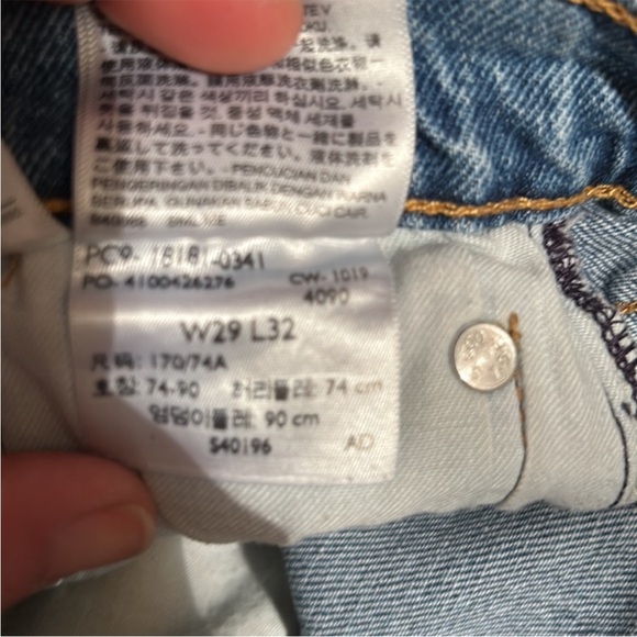 Levi’s Red Tag Light Wash Straight Leg Jeans - Picture 8 of 8